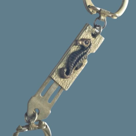 Vintage Sea Horse Charm Keychain Keyring Twin Lock Nautical Key Holder - Picture 2 of 5